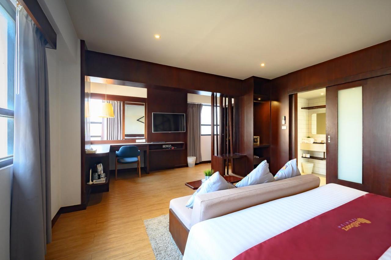 Coco Hotel Bangkok Exterior photo