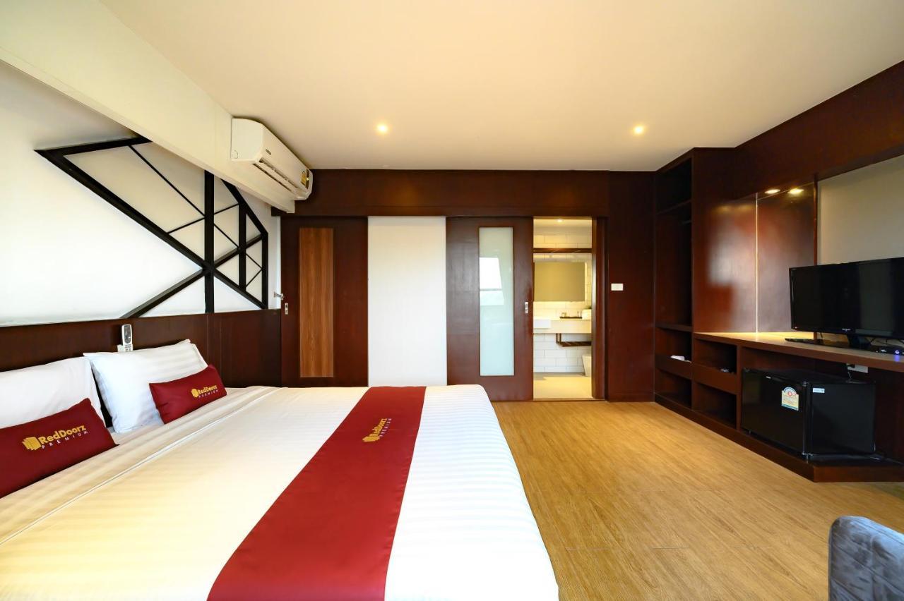 Coco Hotel Bangkok Exterior photo