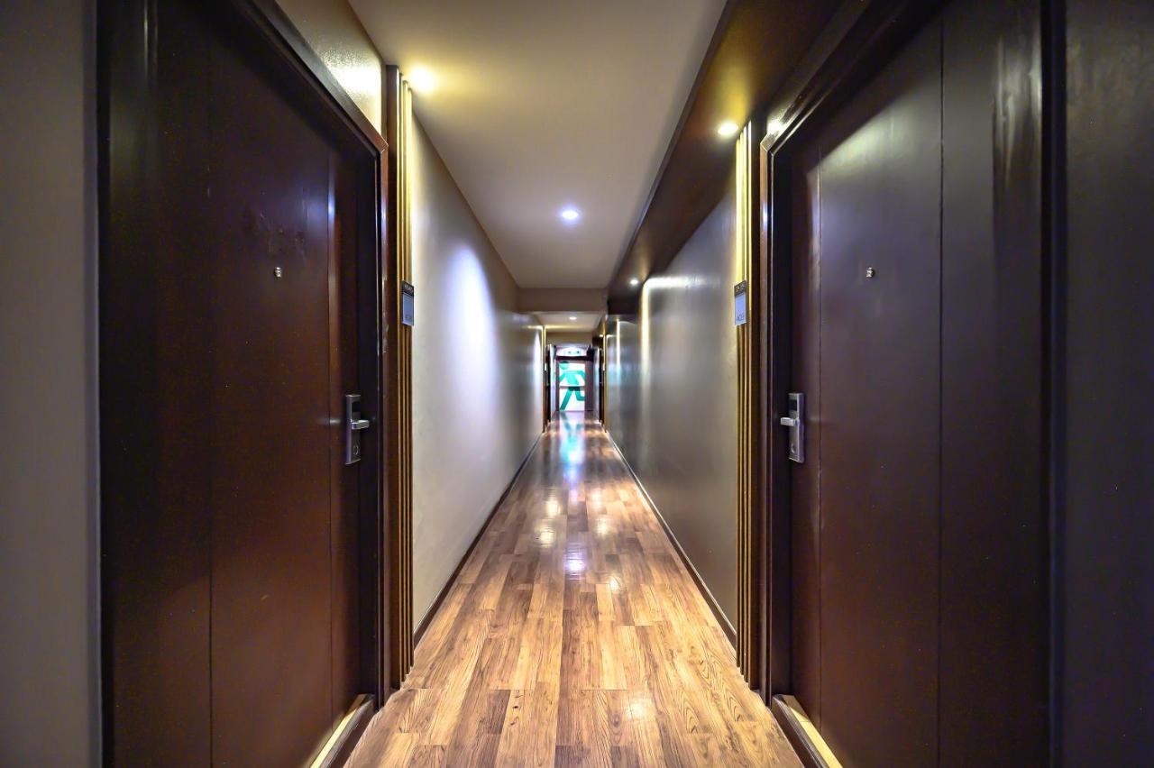 Coco Hotel Bangkok Exterior photo