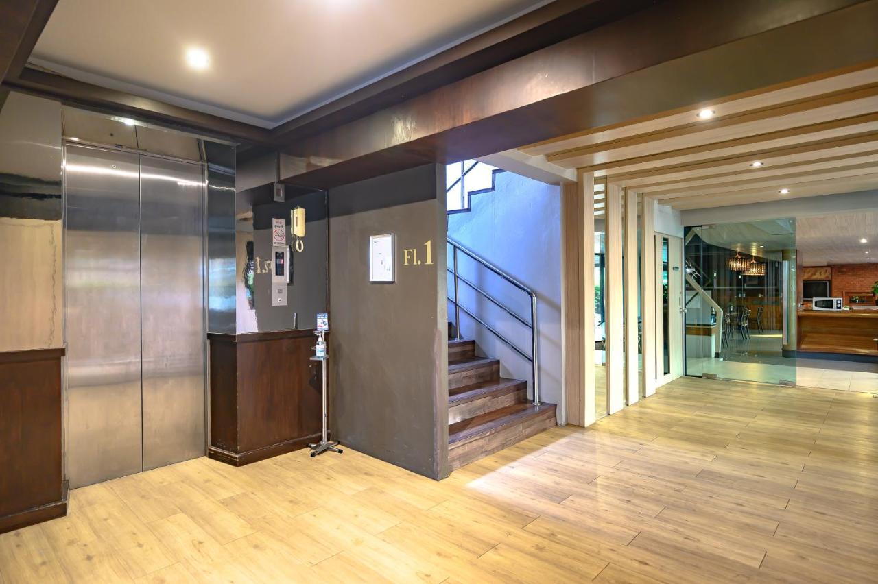Coco Hotel Bangkok Exterior photo