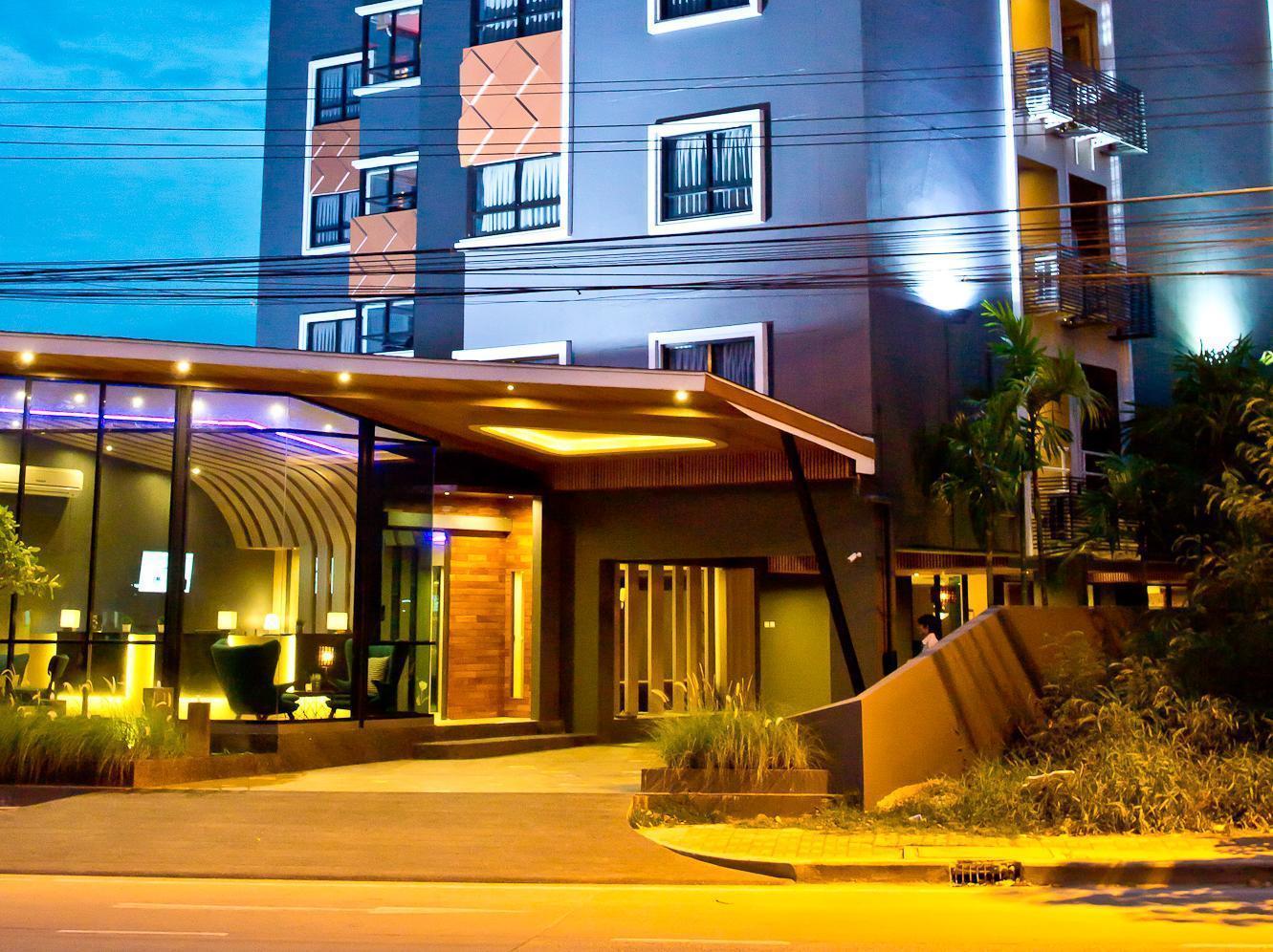 Coco Hotel Bangkok Exterior photo